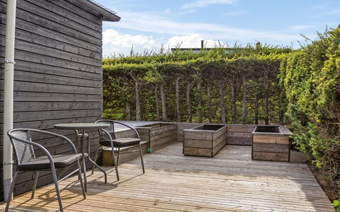 Arnia - 250M from the Sea: Chalet, Arrière-Cour, Cour, Batiments Jardin, Cabanon, Siding, Mobilier De Jardin, Cabane En Rondins, Structure En Plein Air, Cabane