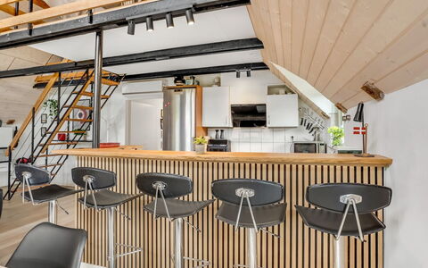 Milutin - 650M from the Sea: Meubles, Bois, Sol, Design Intérieur, Plafond, Sol, Chaise, Tabouret, Cuisine, Pièce
