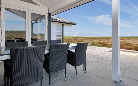 Arisa - 100M to the Fjord: Maison, Toit, Domicile, Chalet, Arbuste, Couverture De Sol, Biens, Ferme, Siding, Batiments Jardin