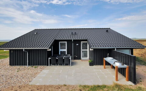 Arisa - 100M to the Fjord: Maison, Toit, Domicile, Chalet, Arbuste, Couverture De Sol, Biens, Ferme, Siding, Batiments Jardin