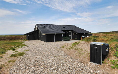 Arisa - 100M to the Fjord: Maison, Toit, Domicile, Chalet, Arbuste, Couverture De Sol, Biens, Ferme, Siding, Batiments Jardin