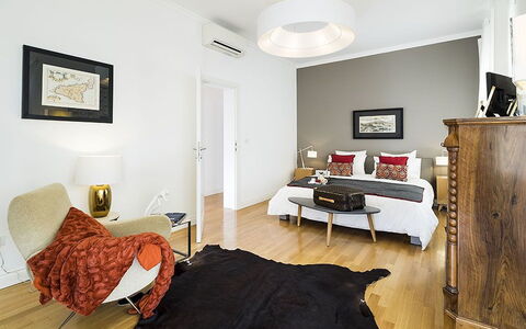 Penthouse: Meubles, Design Intérieur, Sol, Lit, Sol, Mur, Chambre, Pièce, Bois, Plafond