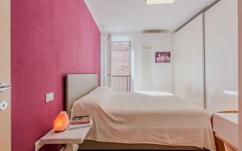 Virginia: Meubles, Design Intérieur, Mur, Sol, Sol, Bois, Pièce, Chambre, Plafond, Lit