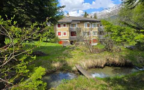 Ferienwohnung Selva: Maison, Domicile, Chalet, Biens, Jardin, Village De Montagne, Cour, Mélèze, Maison Historique