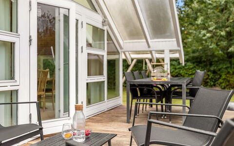 Madita - 30Km from the Sea: Toit, Maison, Domicile, Chalet, Porte, Siding, Plate-Forme, Porche, Planche, Dur