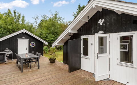 Madita - 30Km from the Sea: Toit, Maison, Domicile, Chalet, Porte, Siding, Plate-Forme, Porche, Planche, Dur