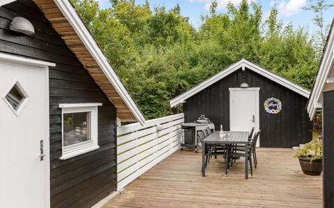 Madita - 30Km from the Sea: Toit, Maison, Domicile, Chalet, Porte, Siding, Plate-Forme, Porche, Planche, Dur