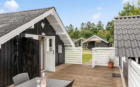 Madita - 30Km from the Sea: Toit, Maison, Domicile, Chalet, Porte, Siding, Plate-Forme, Porche, Planche, Dur