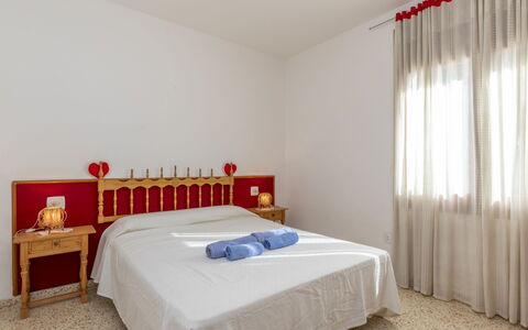 Balaguer: Chambre, Lit, Design Intérieur, Meubles, Bois, Sol, Sol, Drap De Lit, Literie, Pièce