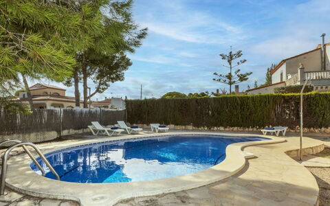 Balaguer: Piscine, Recours, Mobilier De Jardin, Aménagement Paysager, Dalle, Hôtel, Arrière-Cour, Hacienda, Eco Hôtel, Villa