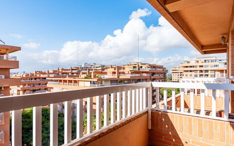 Playa Patacona: Appartement, Zone Résidentielle, Architecture, Balcon, Domicile, Condominium, Ombre, Daylighting, Tache De Bois