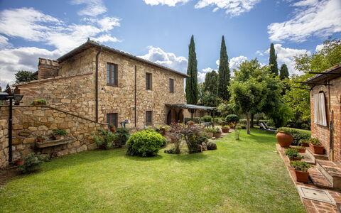 Maria Gabriella Holiday Home In Monticchiello: Chalet, Biens, Jardin, Arrière-Cour, Brique, Ferme, Aménagement Paysager, Villa, Maison Historique
