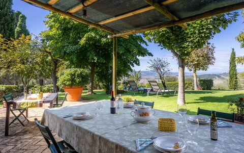 Maria Gabriella Home & Cottage: Meubles, Mobilier De Jardin, Chaise, Jardin, Ombre, Tableau De Plein Air, Eco Hôtel, Cour, Table Cuisine Et Salle A Manger, Aménagement Paysager