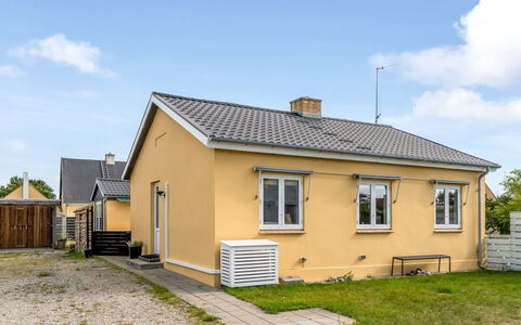 Alpi - 270M from the Sea: Bois, Meubles, Appartement, Pièce, Plafond, Tache De Bois, Chaise, Dur, Vernis, Lumber