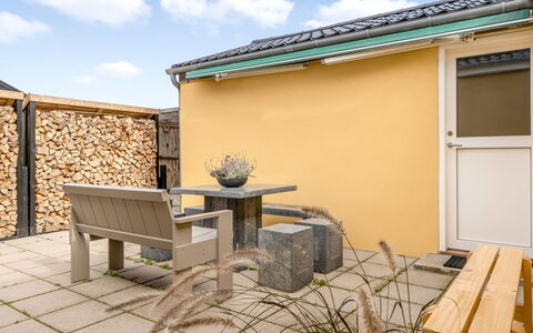 Alpi - 270M from the Sea: Bois, Meubles, Appartement, Pièce, Plafond, Tache De Bois, Chaise, Dur, Vernis, Lumber