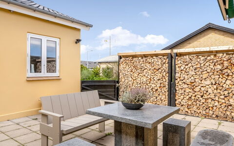 Alpi - 270M from the Sea: Bois, Meubles, Appartement, Pièce, Plafond, Tache De Bois, Chaise, Dur, Vernis, Lumber