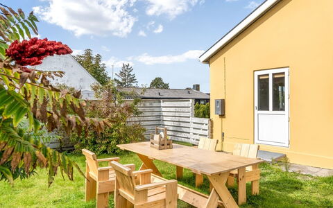 Alpi - 270M from the Sea: Bois, Meubles, Appartement, Pièce, Plafond, Tache De Bois, Chaise, Dur, Vernis, Lumber