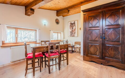 Mansarda in Legno San Rocco: Design Intérieur, Sol, Bois, Sol, Parquet, Plafond, Meubles, Pièce, Éclairage, Dur