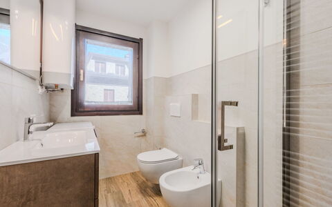 Al Parco: Sol, Sol, Design Intérieur, Salle De Bains, Luminaire Plomberie, Toilette, Évier, Miroir, Plomberie, Robinet