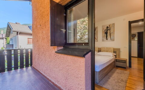 Al Parco: Mur, Bois, Domicile, Tache De Bois, Dur, Balcon, Conception, Planche, Balustrade, Daylighting