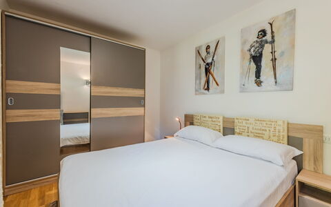 Al Parco: Lit, Meubles, Design Intérieur, Chambre, Sol, Sol, Literie, Bois, Drap De Lit, Pièce