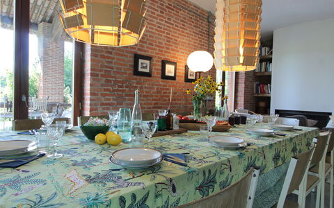 Villa Poggio Zucchino, Pool, Wellness, Piacenza: Meubles, Design Intérieur, Table, Chaise, Bois, Luminaire, Salle À Manger, Éclairage, Table Cuisine Et Salle A Manger, Lustre