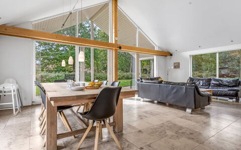 Talitha - 40M from the Sea: Sol, Bois, Design Intérieur, Plafond, Meubles, Sol, Canapé, Salon, Parquet, Table Cuisine Et Salle A Manger