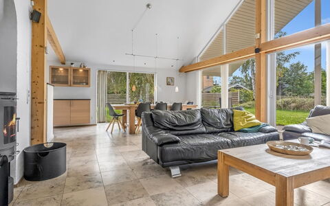 Talitha - 40M from the Sea: Sol, Bois, Design Intérieur, Plafond, Sol, Canapé, Salon, Meubles, Parquet, Dur