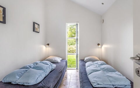 Talitha - 40M from the Sea: Plafond, Sol, Chambre, Sol, Lit, Literie, Drap De Lit, Cadre De Lit, Daylighting, Matelas