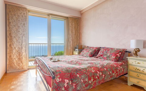 Le Sirius: Meubles, Lit, Design Intérieur, Chambre, Sol, Literie, Sol, Drap De Lit, Pièce, Bois