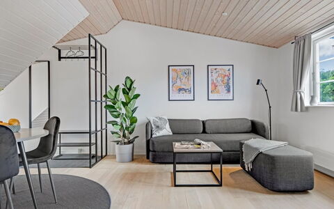Edel - 250M from the Sea: Meubles, Design Intérieur, Sol, Canapé, Sol, Bois, Salon, Parquet, Table, Domicile