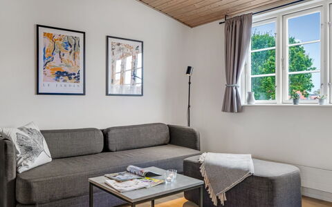 Edel - 250M from the Sea: Meubles, Design Intérieur, Canapé, Sol, Sol, Bois, Salon, Pièce, Table
