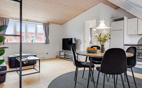 Edel - 250M from the Sea: Meubles, Design Intérieur, Sol, Bois, Plafond, Sol, Luminaire, Domicile, Salon, Table