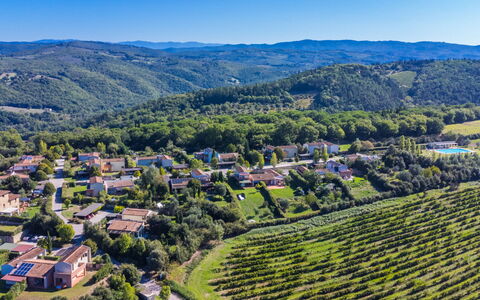 Albachiara: Appartement, Biens, Cour, Pelouse, Aménagement Paysager, Balcon, Villa