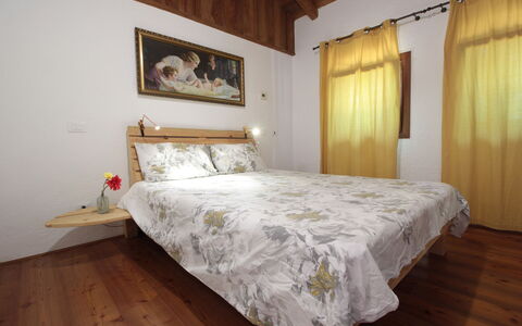 Chalet Fagarè, Pool, Sauna, Prosecco Hills: Lit, Chambre, Literie, Design Intérieur, Drap De Lit, Meubles, Mur, Bois, Sol, Sol