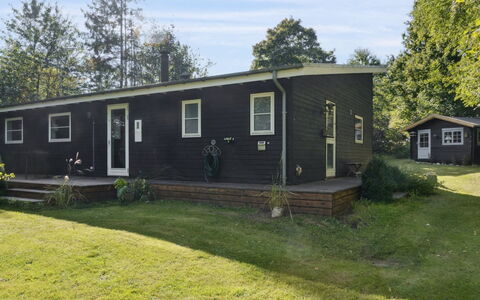 Erikke - 575M from the Sea: Herbe, Domicile, Siding, Chalet, Lot Terre, Pelouse, Cour, Batiments Jardin, Jardin