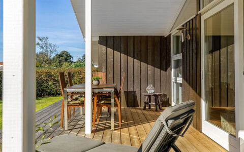 Quanna - 450M from the Sea: Chalet, Arrière-Cour, Cour, Batiments Jardin, Cabanon, Siding, Mobilier De Jardin, Cabane En Rondins, Structure En Plein Air, Cabane