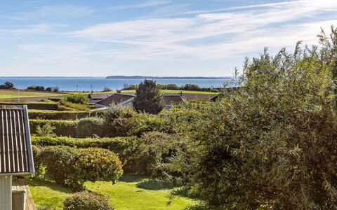 Quanna - 450M from the Sea: Chalet, Arrière-Cour, Cour, Batiments Jardin, Cabanon, Siding, Mobilier De Jardin, Cabane En Rondins, Structure En Plein Air, Cabane