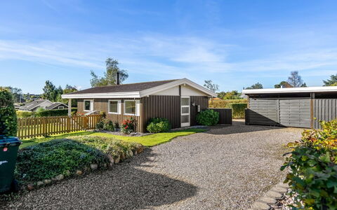 Quanna - 450M from the Sea: Chalet, Arrière-Cour, Cour, Batiments Jardin, Cabanon, Siding, Mobilier De Jardin, Cabane En Rondins, Structure En Plein Air, Cabane
