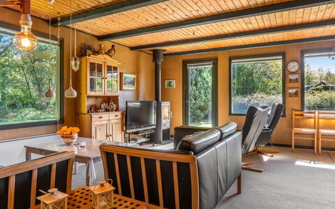 Aron - 30Km from the Sea: Meubles, Bois, Design Intérieur, Plafond, Sol, Table, Chaise, Sol, Salon, Canapé