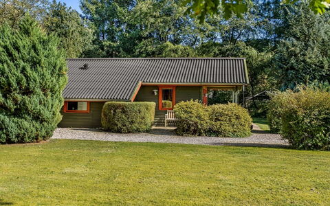 Aron - 30Km from the Sea: Toit, Chalet, Domicile, Ferme, Jardin, Pelouse, Biens, Cour, Batiments Jardin, Aménagement Paysager
