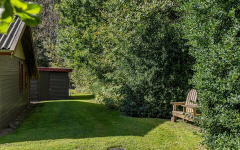 Aron - 30Km from the Sea: Arbuste, Jardin, Chalet, Couverture De Sol, Pelouse, Arrière-Cour, Batiments Jardin, Cour, Ombre, Cabanon