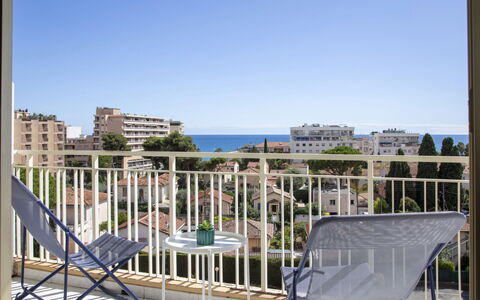 Azur Paradis: Appartement, Zone Résidentielle, Condominium, Design Urbain, Balcon, Usage Mixte, Ombre, Hôtel