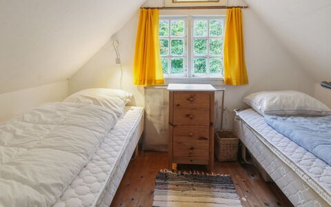 Thorfrid - 1Km from the Sea: Bois, Chambre, Lit, Design Intérieur, Meubles, Sol, Sol, Domicile, Cadre De Lit, Literie