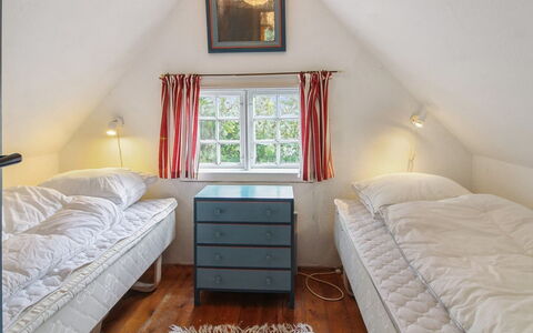 Thorfrid - 1Km from the Sea: Bois, Lit, Chambre, Design Intérieur, Plafond, Meubles, Sol, Literie, Cadre De Lit, Drap De Lit