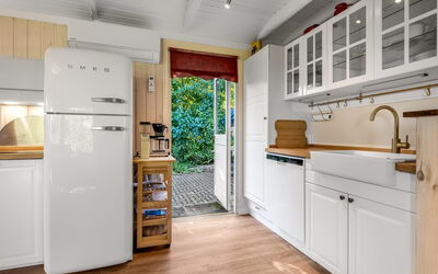 Leani - 150M from the Sea