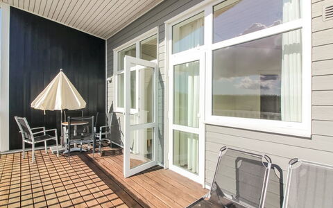 Syriel - 700M from the Sea: Toit, Maison, Domicile, Chalet, Porte, Siding, Plate-Forme, Porche, Planche, Dur