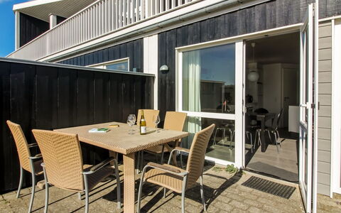 Syriel - 700M from the Sea: Toit, Maison, Domicile, Chalet, Porte, Siding, Plate-Forme, Porche, Planche, Dur