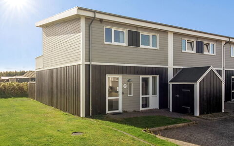 Syriel - 700M from the Sea: Toit, Maison, Domicile, Chalet, Porte, Siding, Plate-Forme, Porche, Planche, Dur