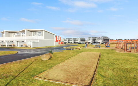 Syriel - 700M from the Sea: Toit, Maison, Domicile, Chalet, Porte, Siding, Plate-Forme, Porche, Planche, Dur